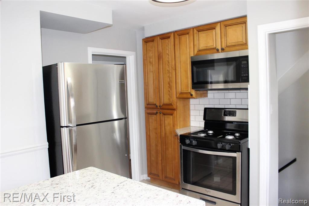 23050 Rausch Avenue Eastpointe, MI 48021 - Photo 6 of 17