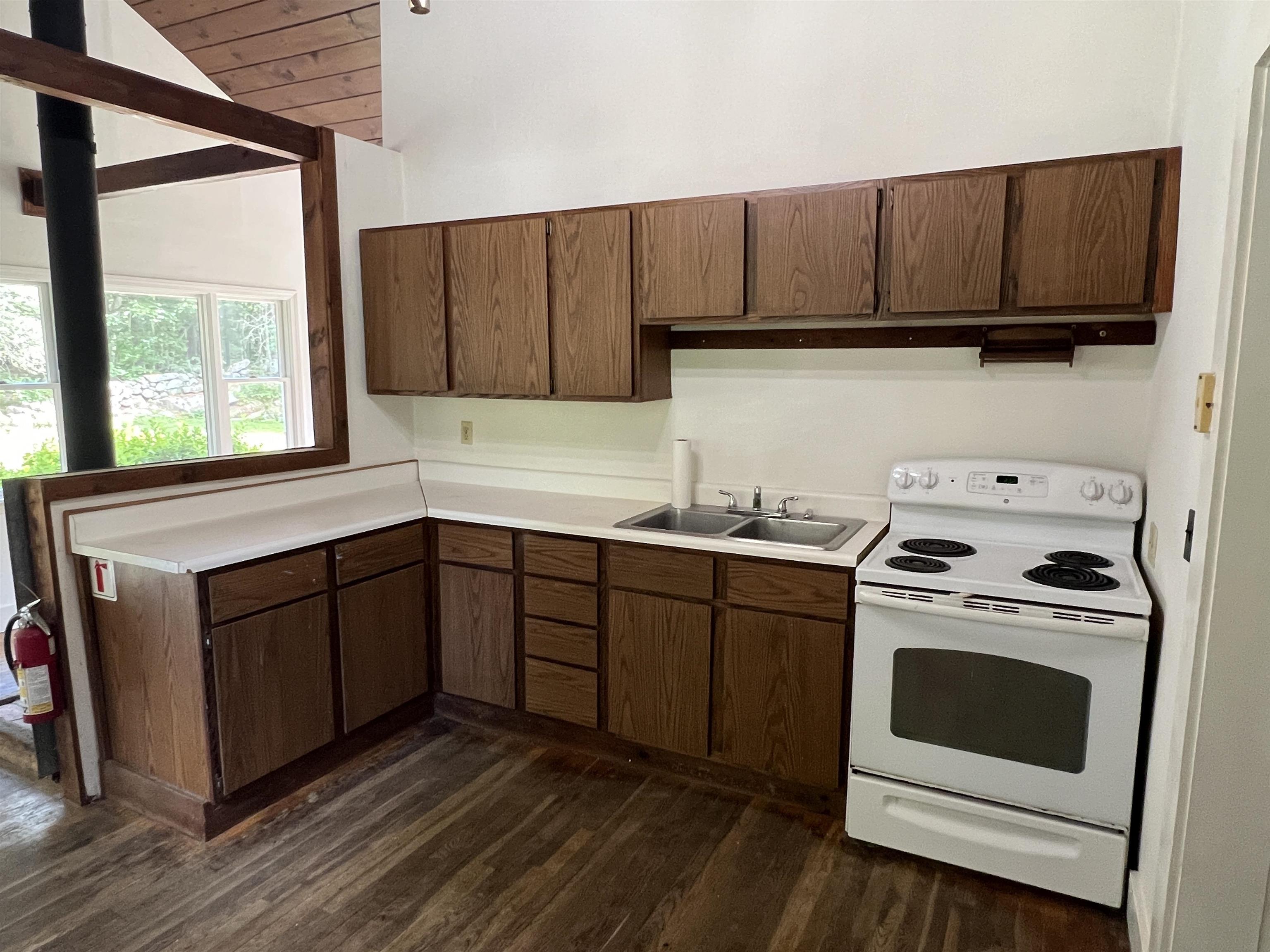 73 Newmarket Road Durham, NH 03824 - Photo 10 of 18