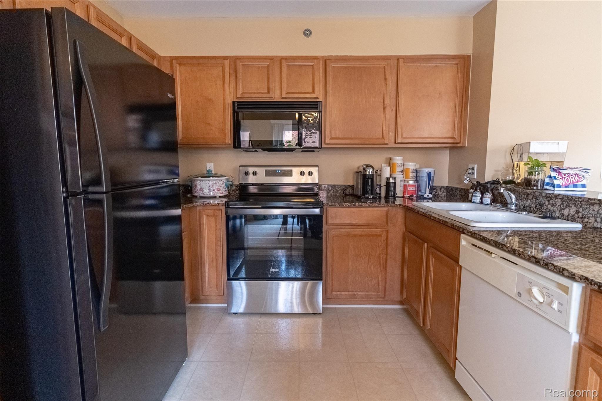1643 Deepwood Circle Rochester, MI 48307 - Photo 19 of 35 DJ0A3460-HDR.jpg