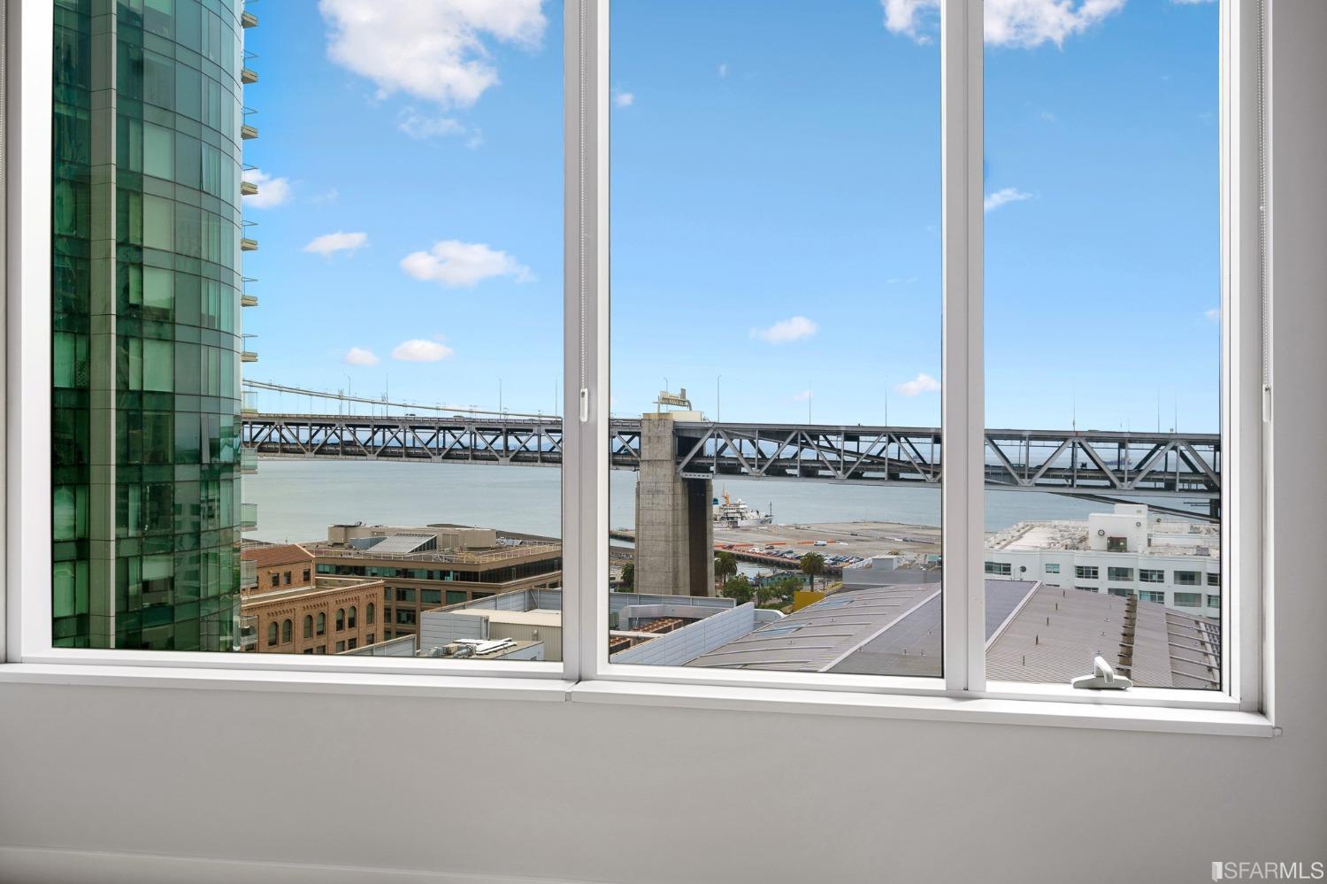 301 Main Street, Unit 17E San Francisco, CA 94105 - Photo 14 of 22 a view of a balcony