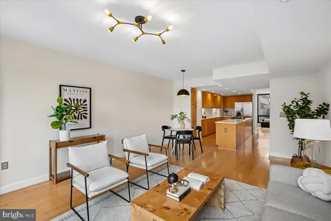 $736,500 | 912 F Street Northwest, Unit 709, Washington, DC 20004