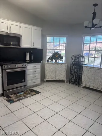 $2,595 | 5301 Sly Fox Court, Las Vegas, NV 89130