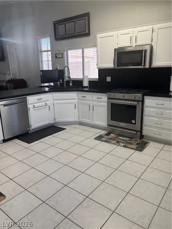 $2,595 | 5301 Sly Fox Court, Las Vegas, NV 89130