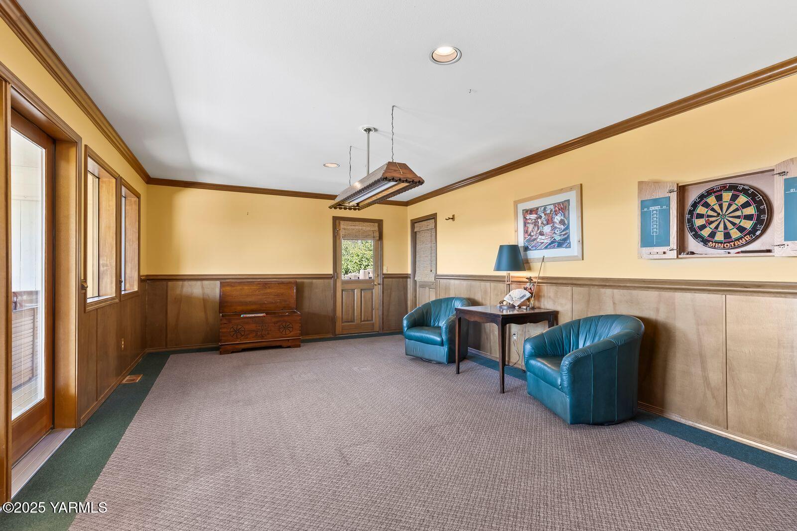 720 Country Club Drive Yakima, WA 98901 - Photo 16 of 48 a living room with furniture and a window