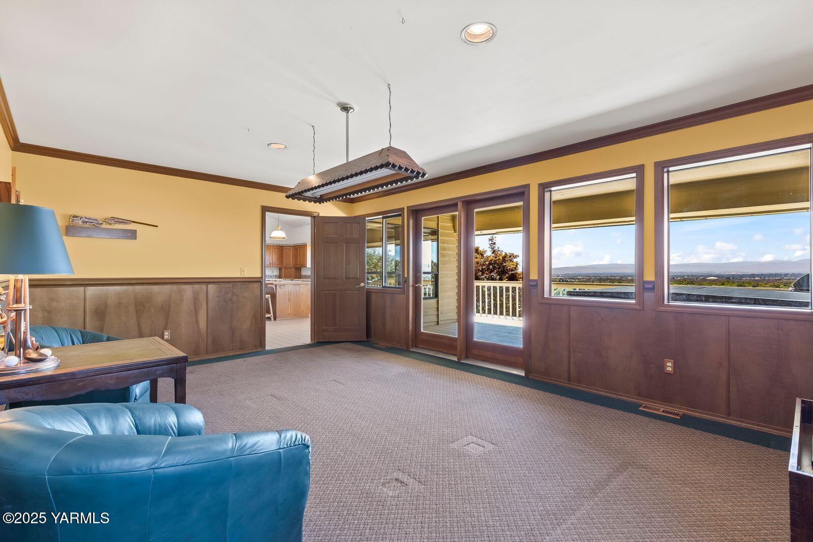 720 Country Club Drive Yakima, WA 98901 - Photo 17 of 48 a living room with furniture and large windows