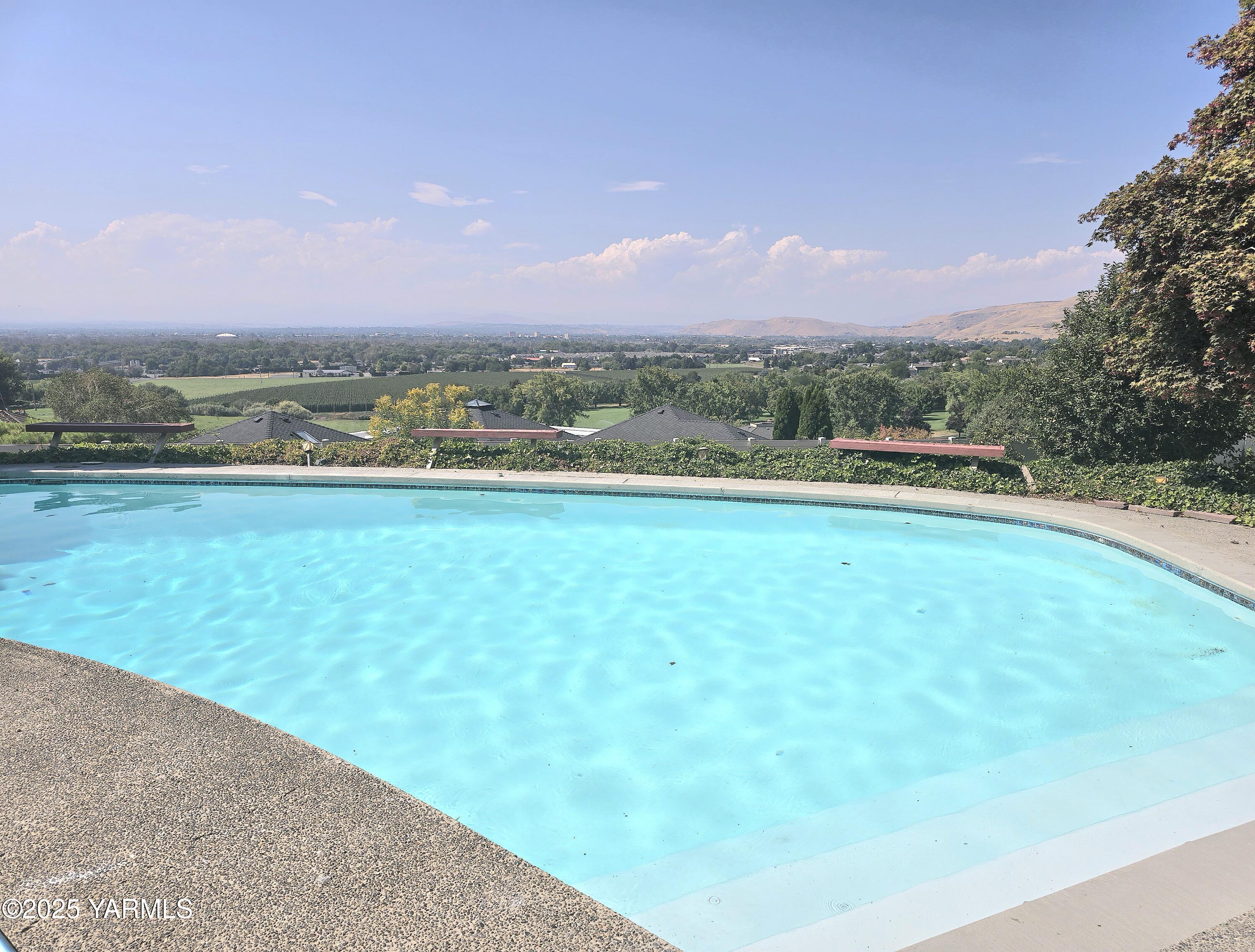720 Country Club Drive Yakima, WA 98901 - Photo 19 of 48 a view of lake and mountain