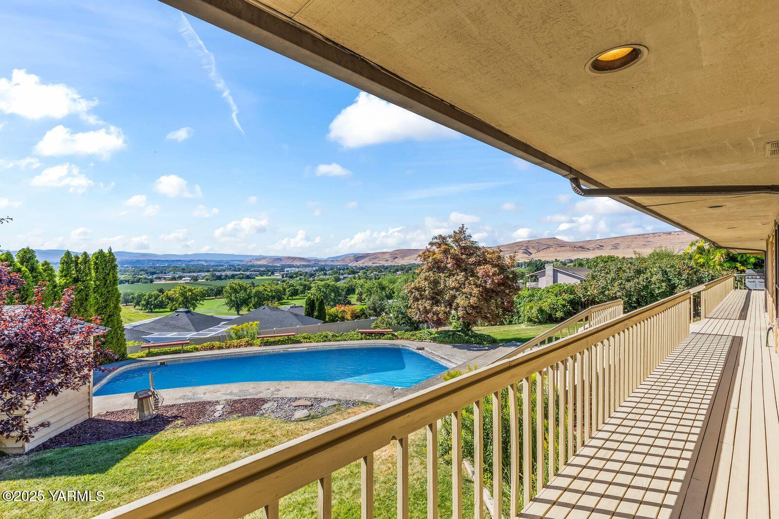 720 Country Club Drive Yakima, WA 98901 - Photo 2 of 48