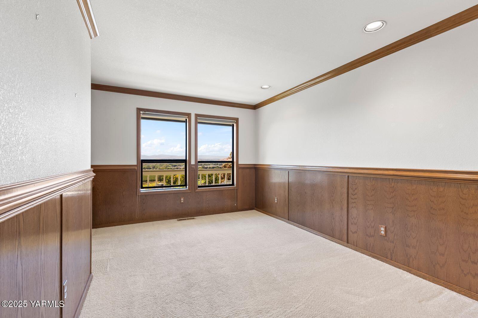 720 Country Club Drive Yakima, WA 98901 - Photo 24 of 48 a view of an empty room with a window