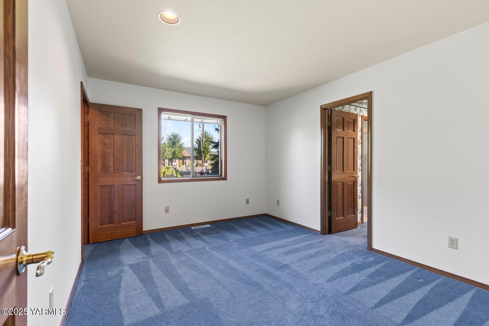 720 Country Club Drive Yakima, WA 98901 - Photo 26 of 48 an empty room with wooden floor and window