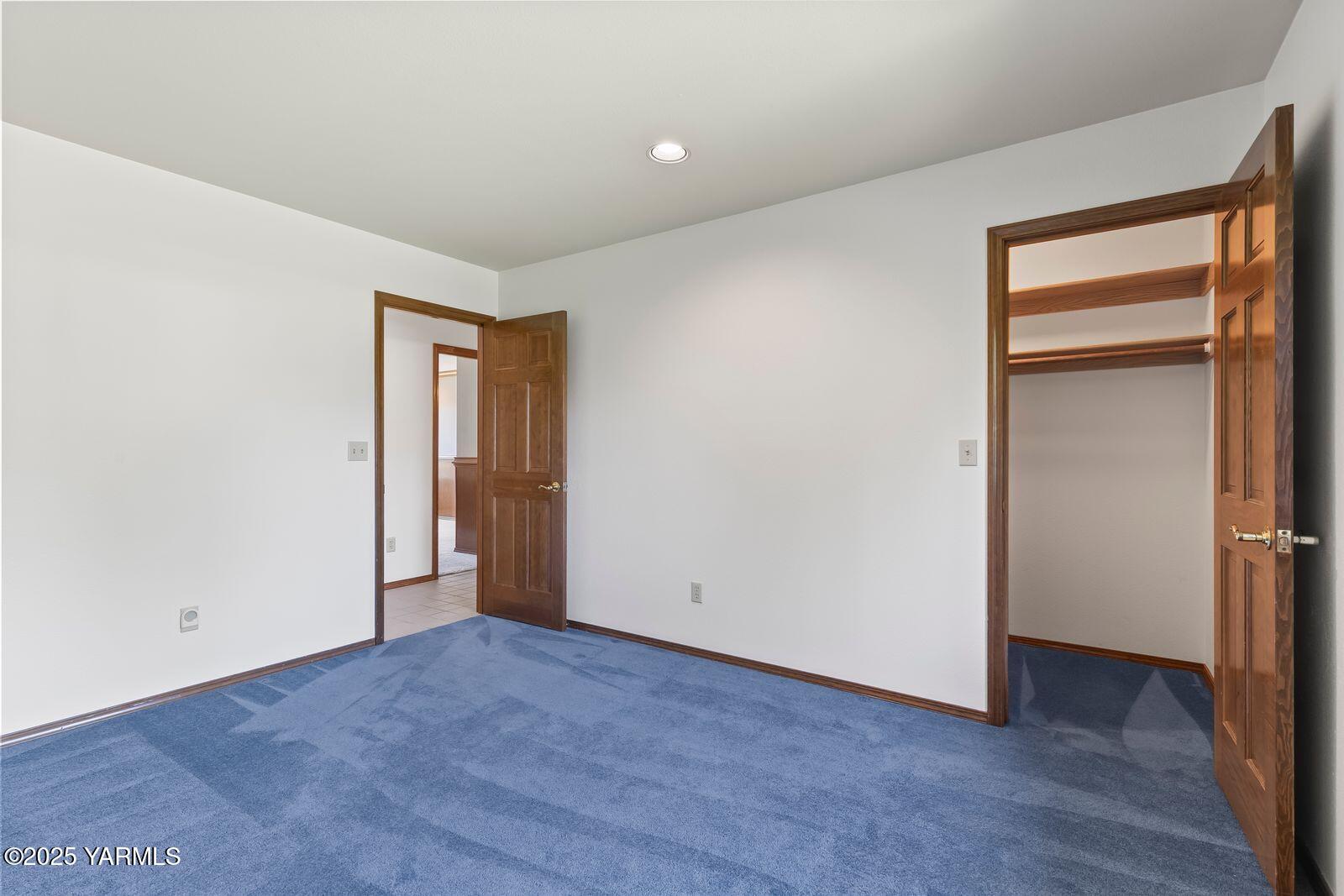 720 Country Club Drive Yakima, WA 98901 - Photo 27 of 48 a view of an empty room