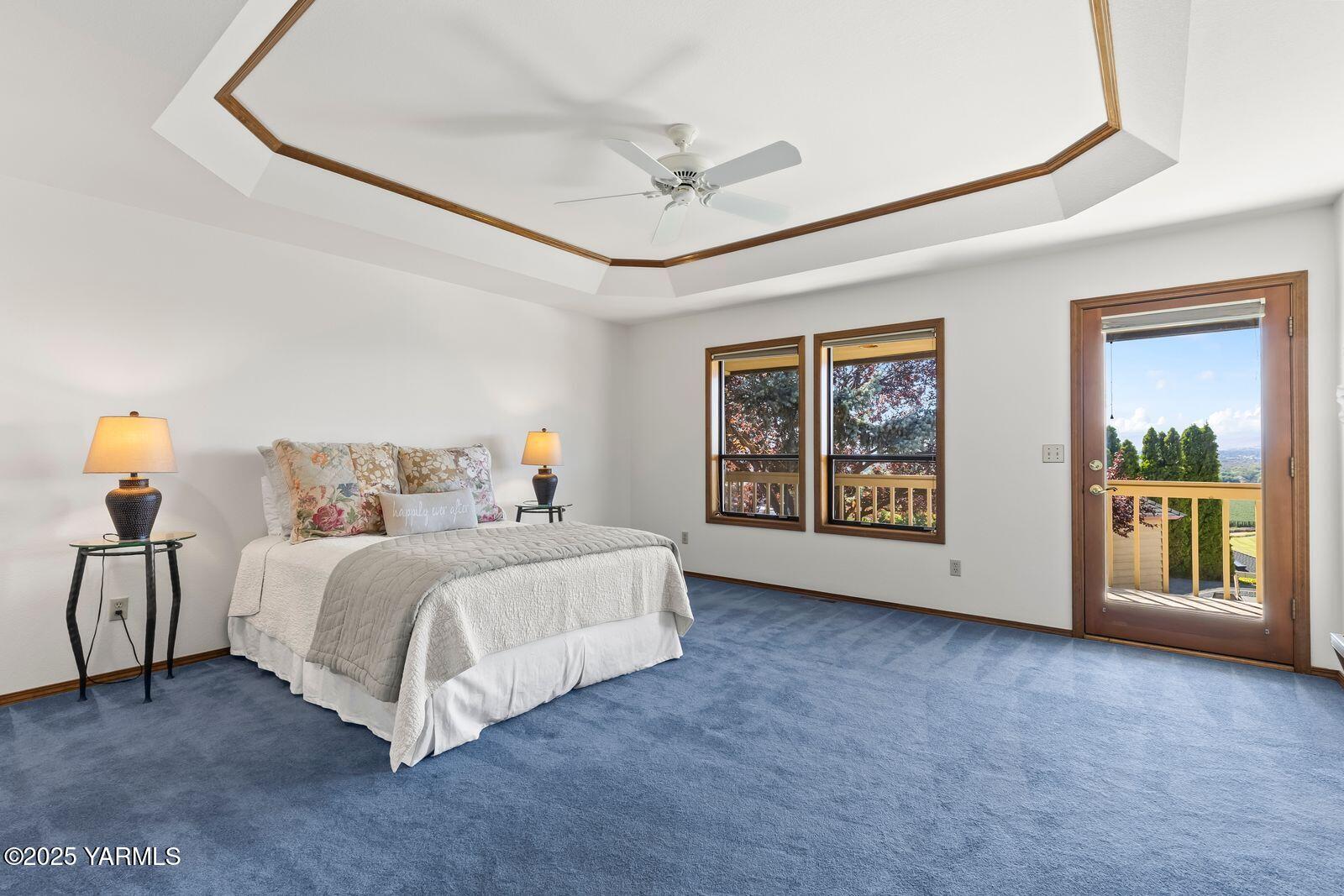 720 Country Club Drive Yakima, WA 98901 - Photo 33 of 48 a spacious bedroom with a large bed and a window