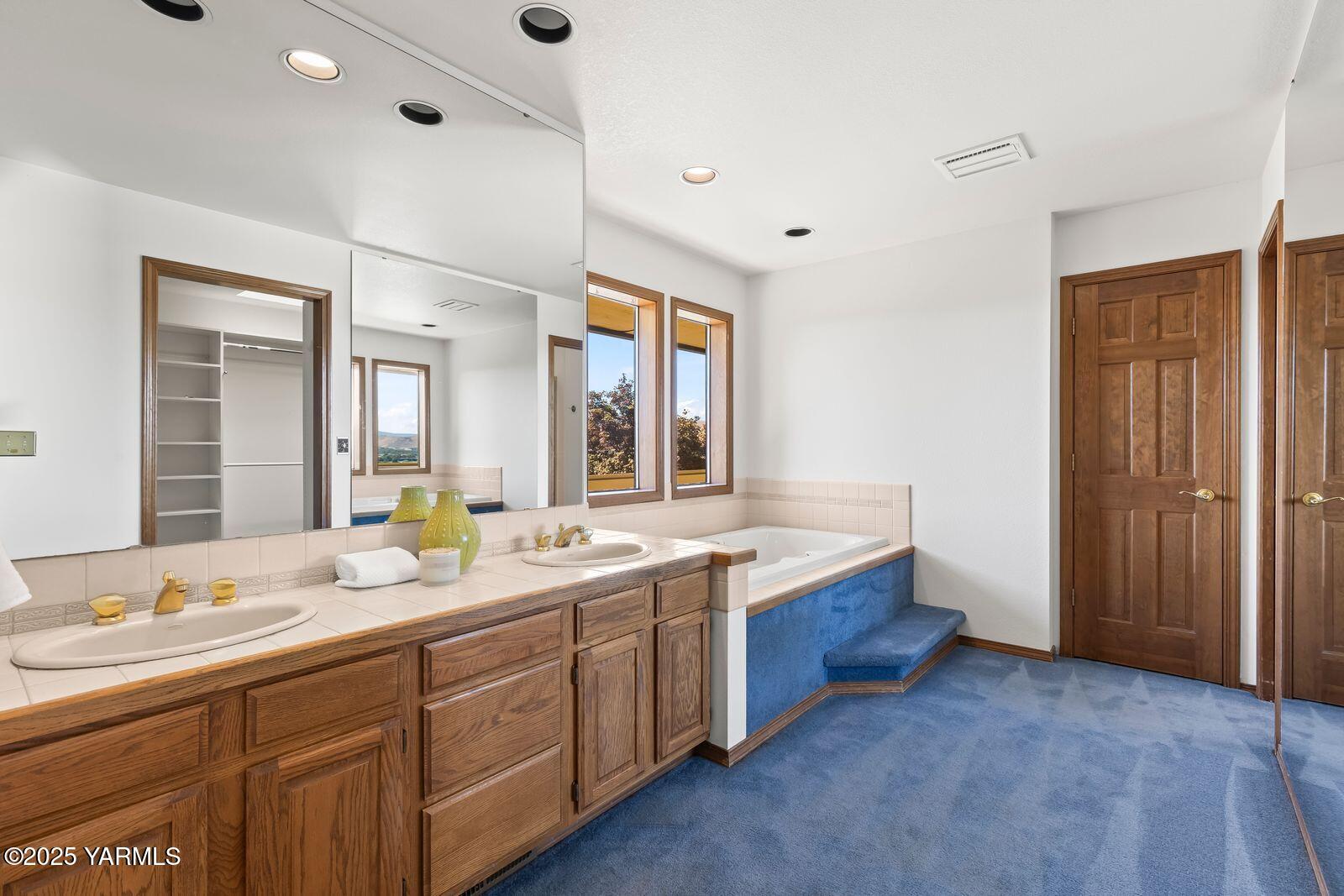 720 Country Club Drive Yakima, WA 98901 - Photo 36 of 48 a spacious bathroom with a granite countertop sink mirror and double