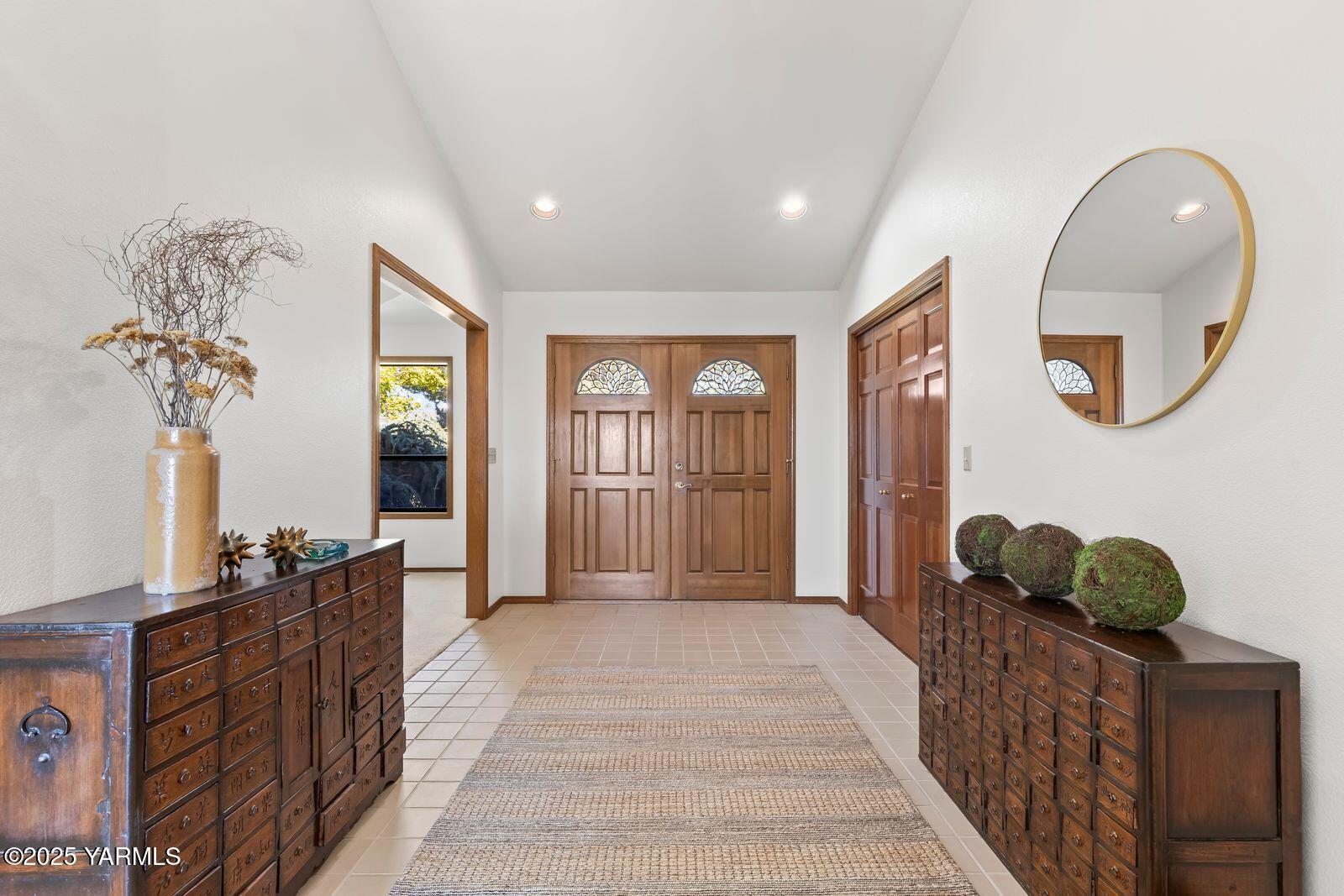 720 Country Club Drive Yakima, WA 98901 - Photo 4 of 48