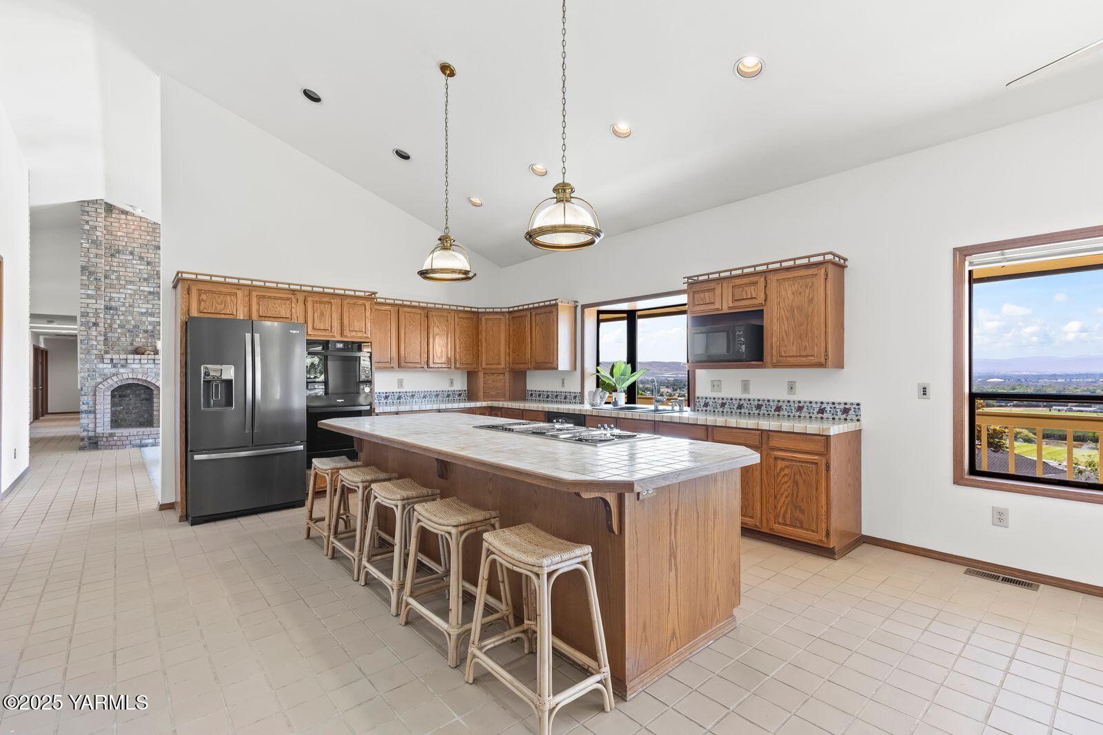 720 Country Club Drive Yakima, WA 98901 - Photo 9 of 48 10- Kitchen