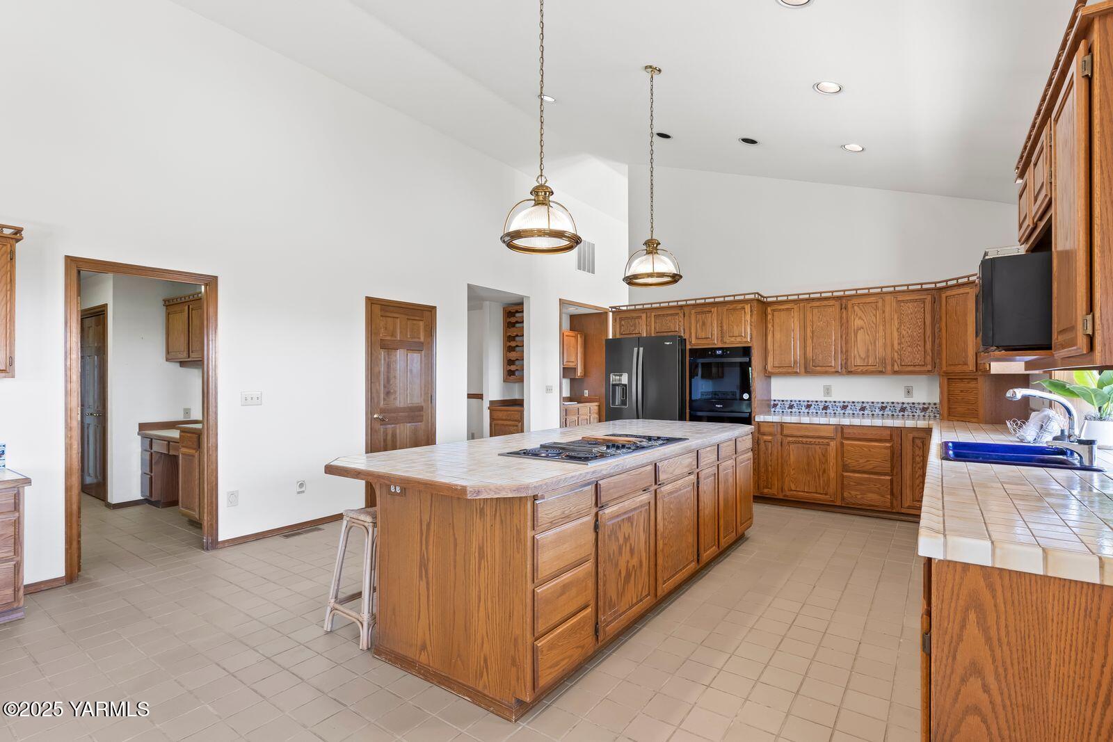 720 Country Club Drive Yakima, WA 98901 - Photo 10 of 48 a large kitchen with kitchen island granite countertop lots of counter top space
