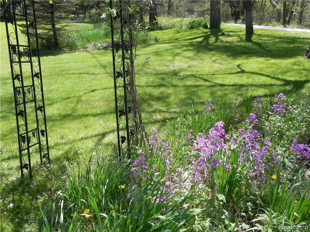 8254 Perry Lake Road Clarkston, MI 48348 - Photo 30 of 33 FLOWER GARDEN