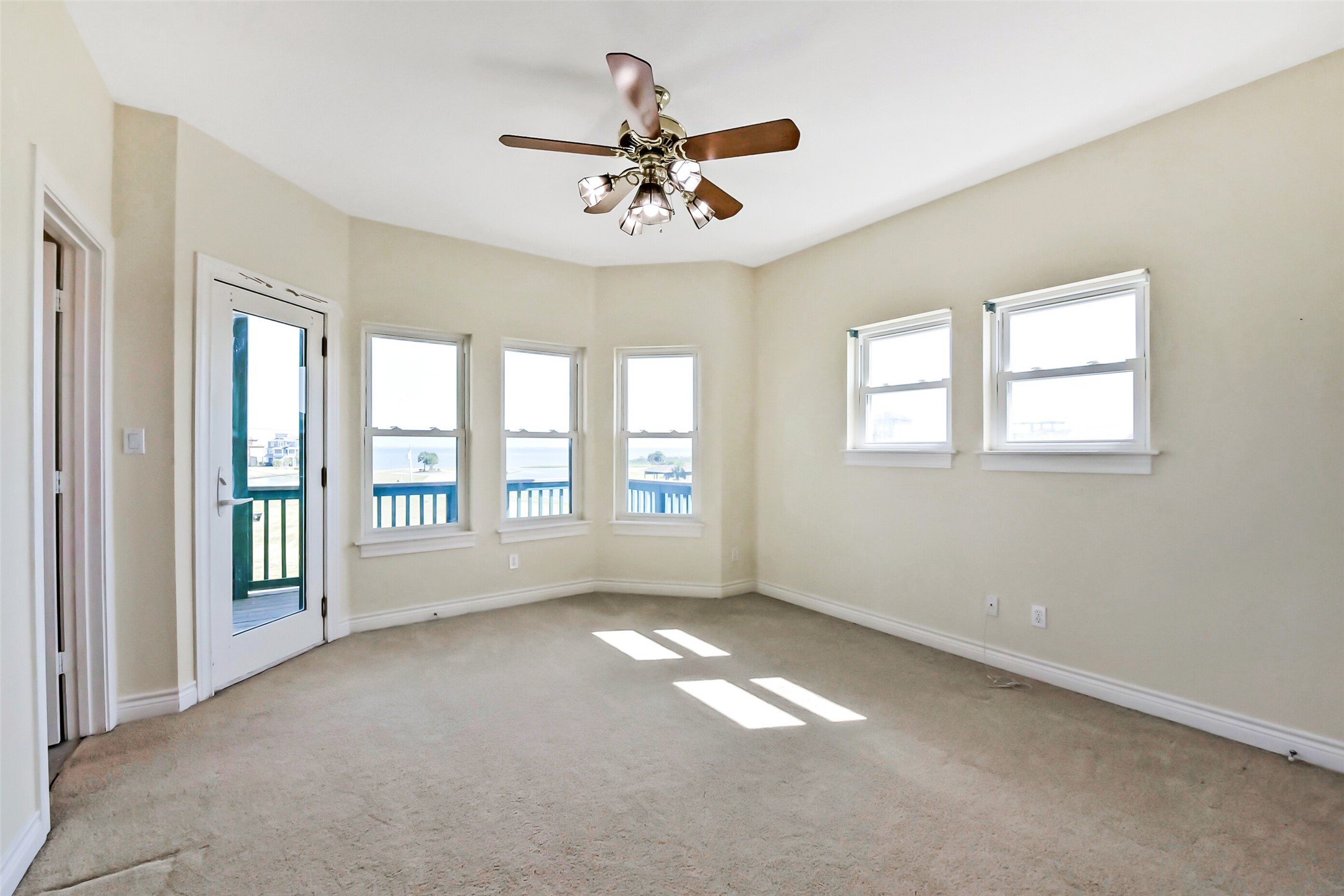 1 Loggerhead Hitchcock, TX 77563 - Photo 29 of 49 Bedroom #2 ensuite.