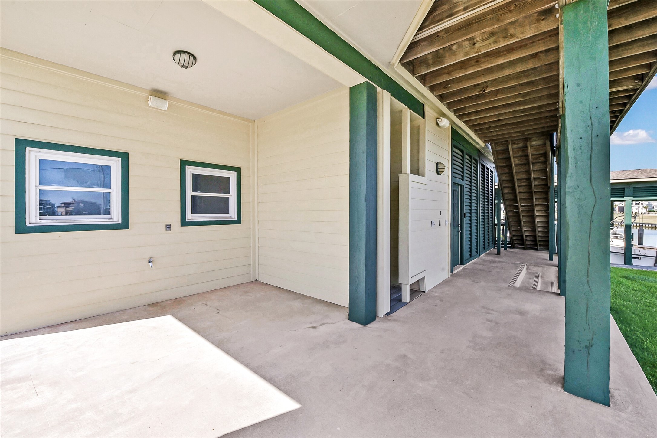 1 Loggerhead Hitchcock, TX 77563 - Photo 43 of 49 Covered Patio area.