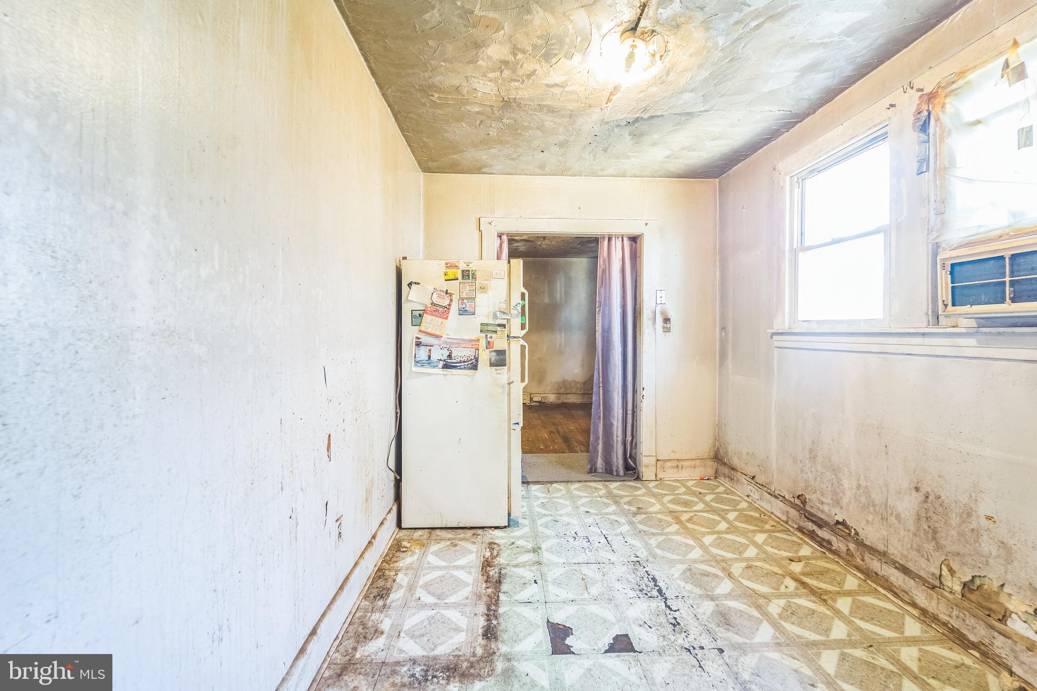 912 Windsor Avenue Annapolis, MD 21403 - Photo 14 of 29 a view of hallway with a window and refrigerator