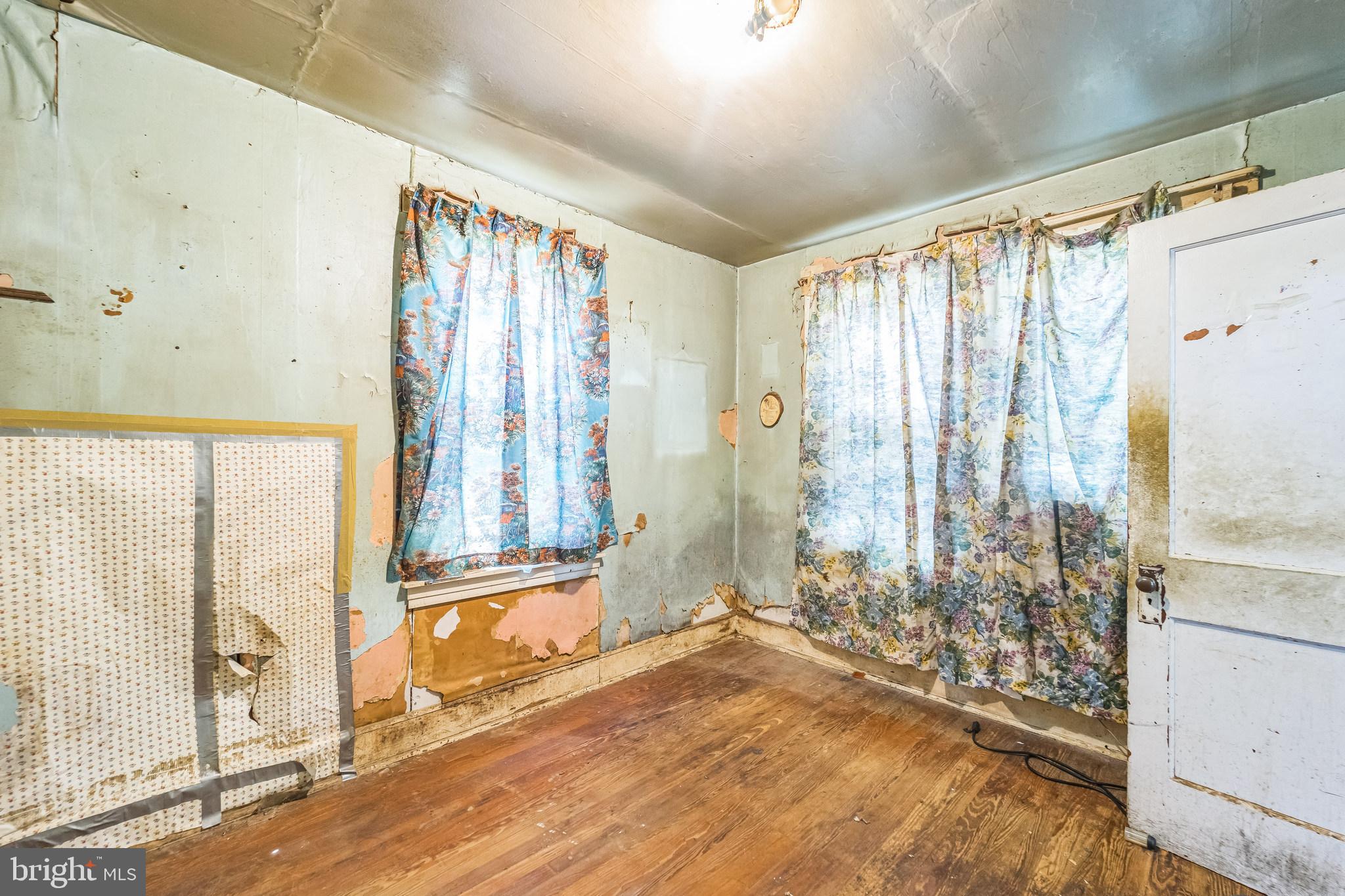 912 Windsor Avenue Annapolis, MD 21403 - Photo 15 of 29 a view of a door and wooden floor