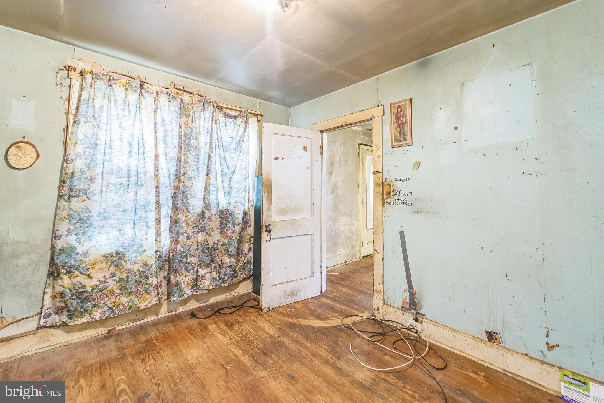 912 Windsor Avenue Annapolis, MD 21403 - Photo 17 of 29 a view of an empty room with a window