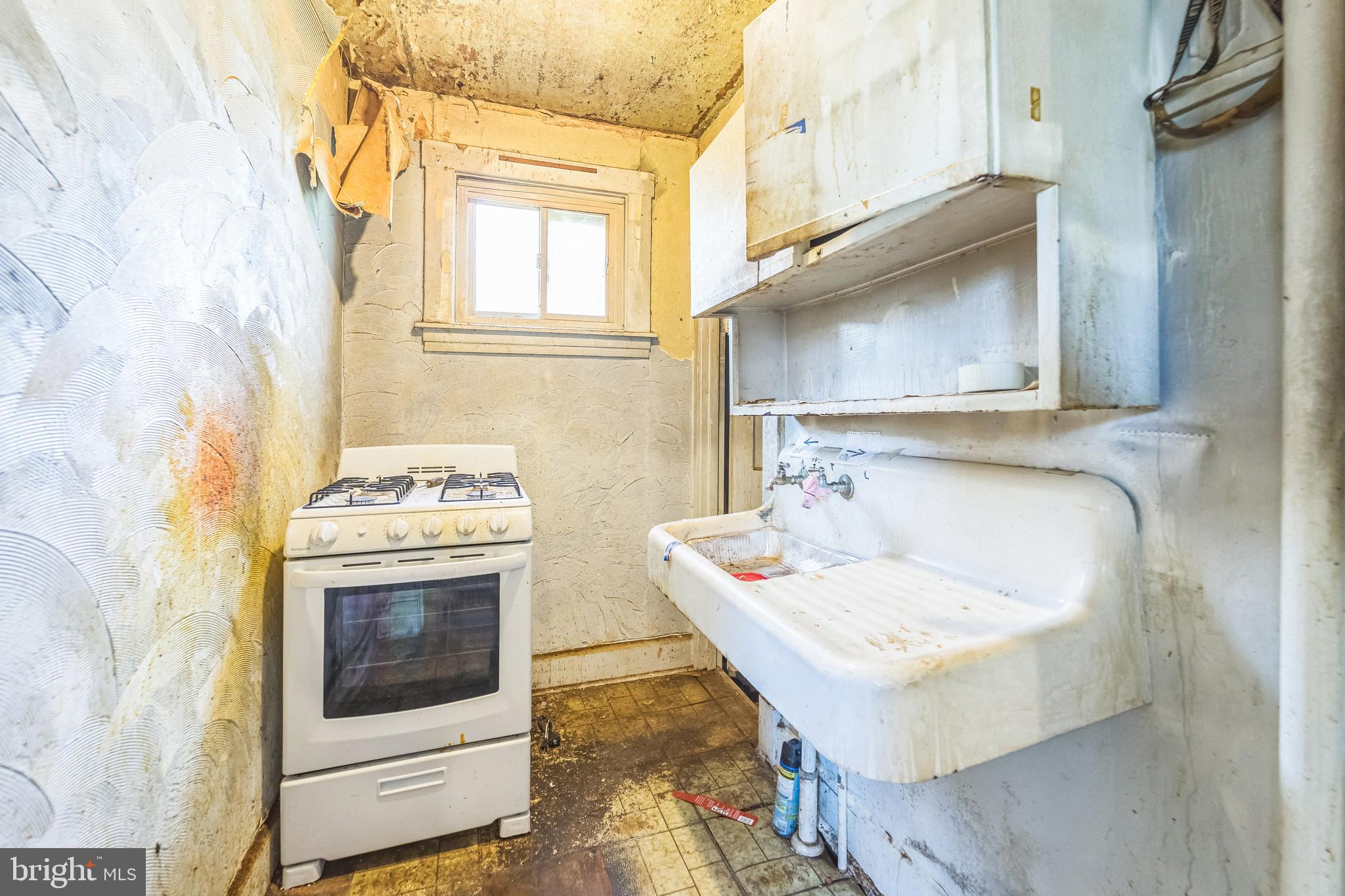 912 Windsor Avenue Annapolis, MD 21403 - Photo 19 of 29 a utility room with dryer and washer