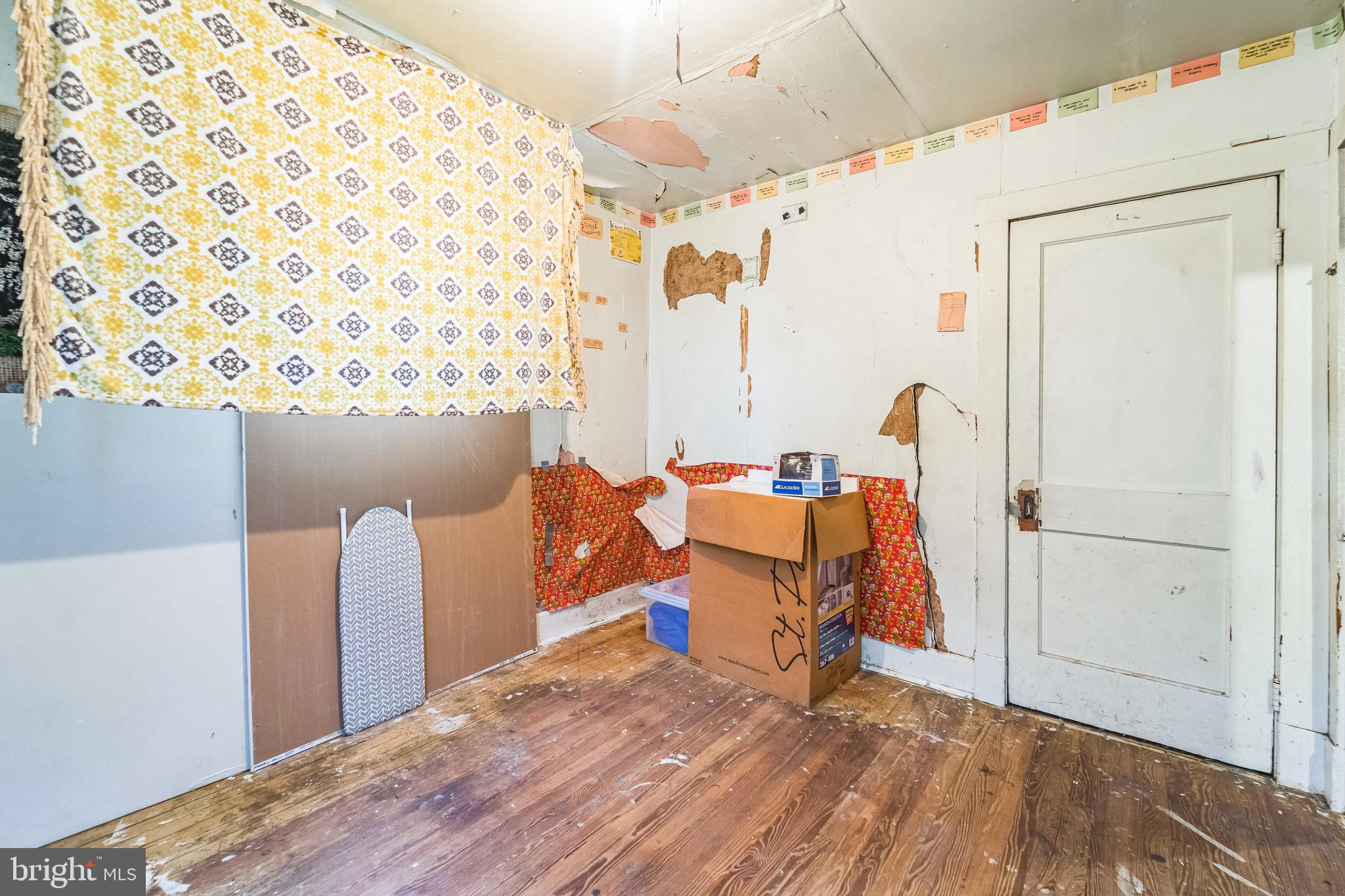 912 Windsor Avenue Annapolis, MD 21403 - Photo 21 of 29 a living room with furniture and wooden floor