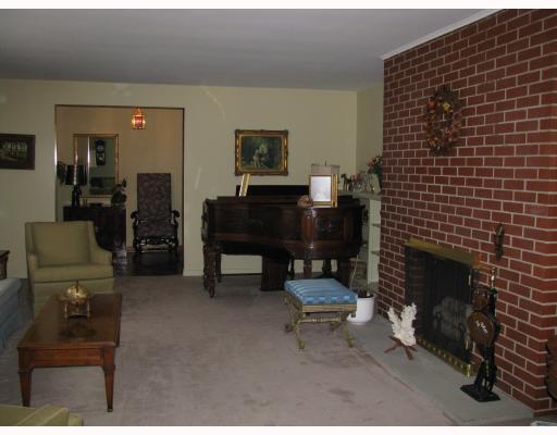 10180 Grubbs Road Wexford, PA 15090 - Photo 5 of 18 Living Room.