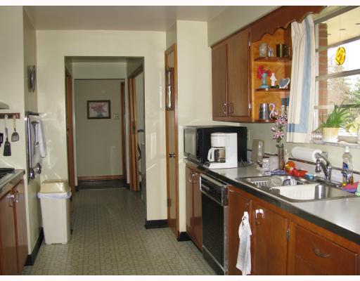 10180 Grubbs Road Wexford, PA 15090 - Photo 7 of 18 Kitchen.