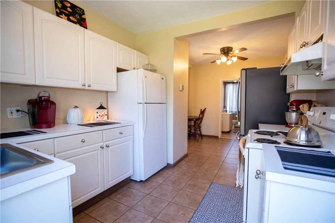 21 Madison Street Warwick, RI 02888 - Photo 2 of 30 Kitchen