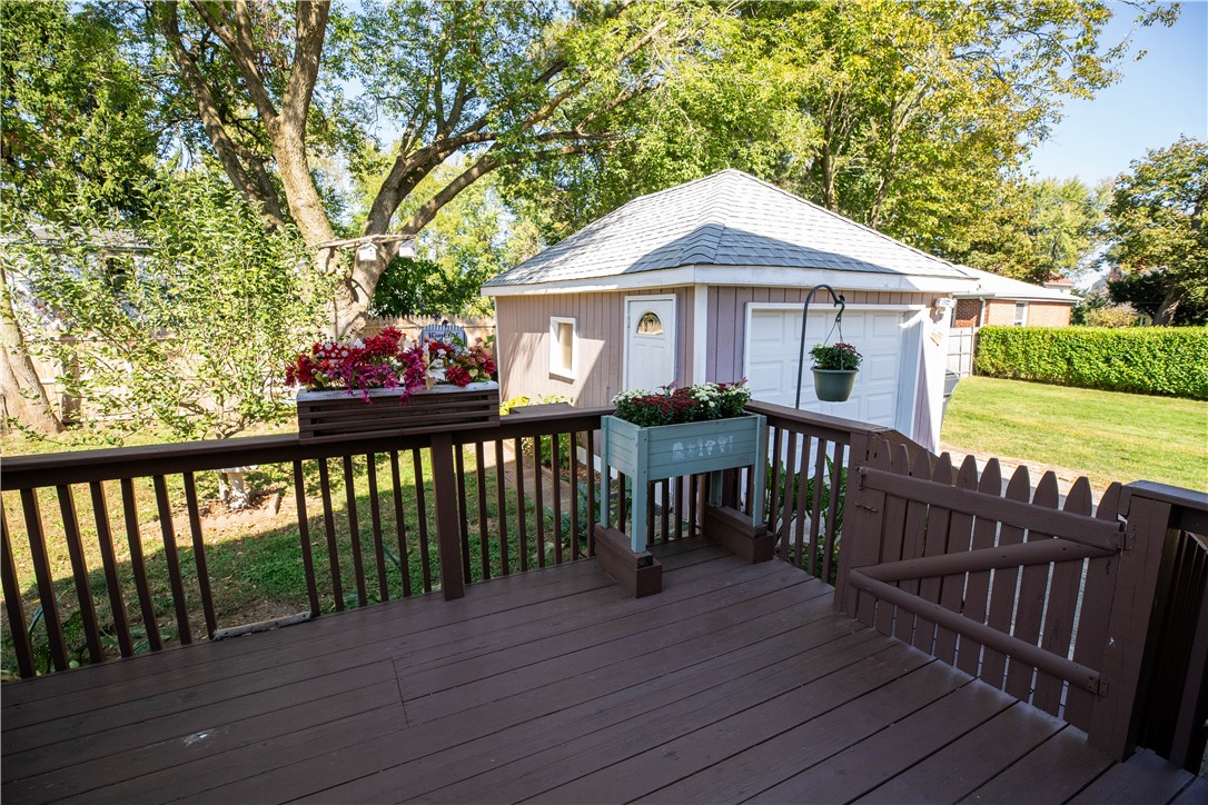 21 Madison Street Warwick, RI 02888 - Photo 26 of 30 Deck