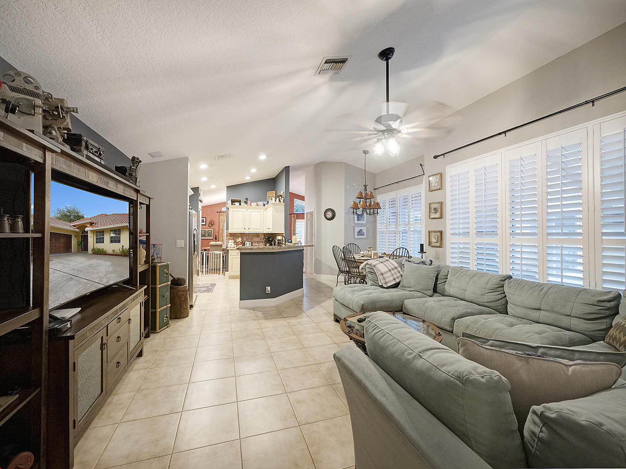 2749 Pointe Circle Greenacres, FL 33413 - Photo 4 of 18 009 copy