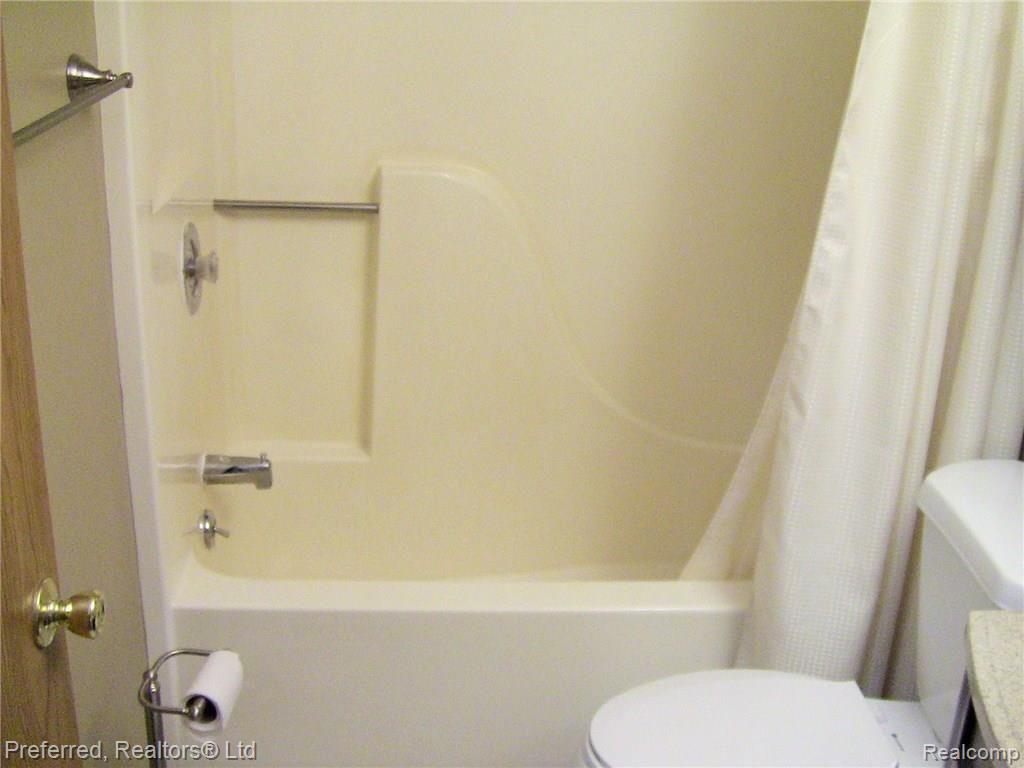 15923 Ridgebrook Path Romulus, MI 48174 - Photo 13 of 26