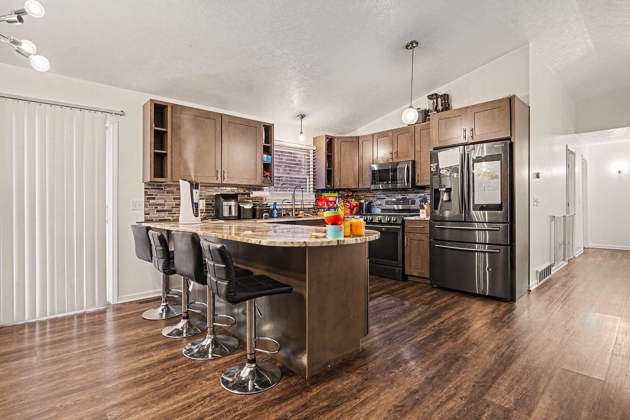 566 South Dangl Road Muskegon, MI 49442 - Photo 5 of 16 005_file_6066