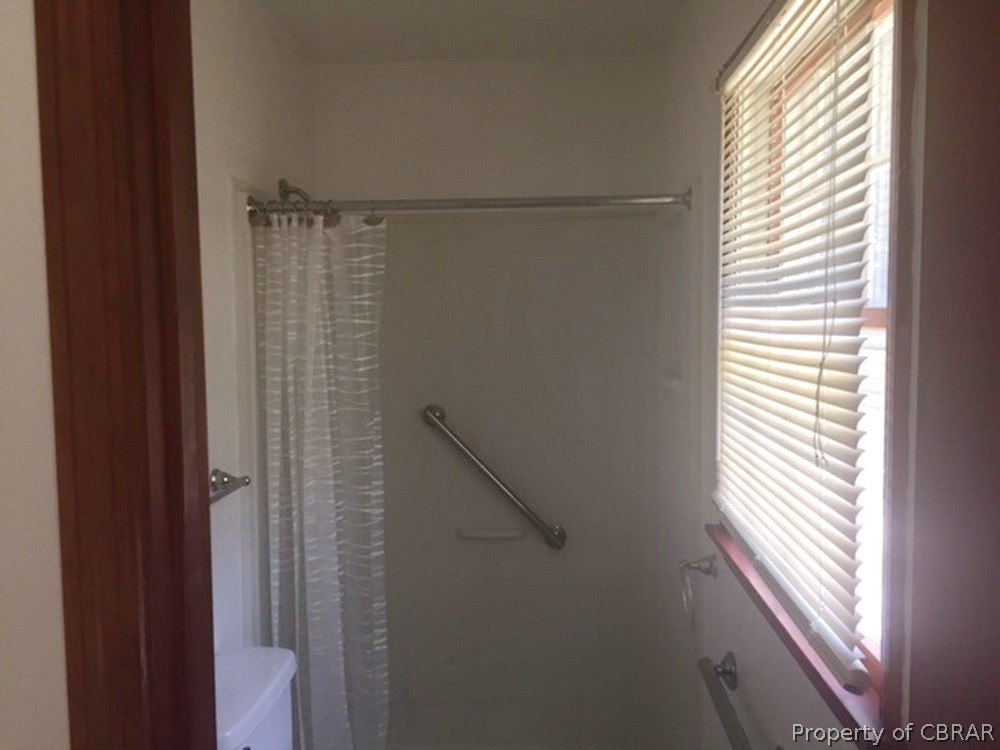 5476 Clay Bank Road Gloucester, VA 23061 - Photo 10 of 13 Master bath