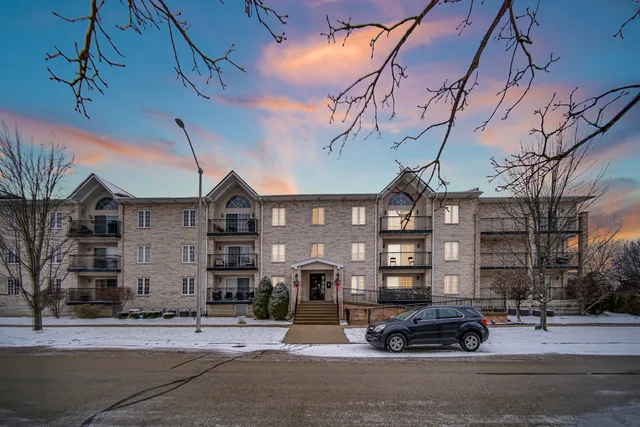 $3,300 | 9400 South 79th Avenue, Unit 3F, Hickory Hills, IL 60457