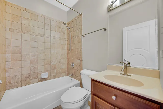 $3,300 | 9400 South 79th Avenue, Unit 3F, Hickory Hills, IL 60457