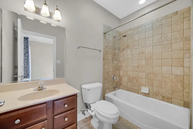 $3,300 | 9400 South 79th Avenue, Unit 3F, Hickory Hills, IL 60457