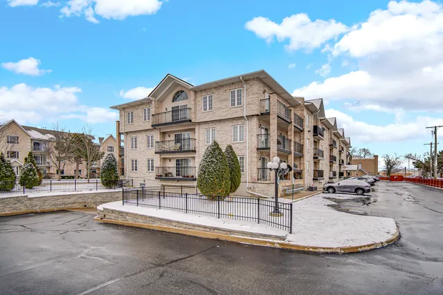 $3,300 | 9400 South 79th Avenue, Unit 3F, Hickory Hills, IL 60457