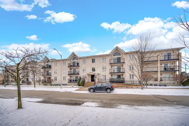 $3,300 | 9400 South 79th Avenue, Unit 3F, Hickory Hills, IL 60457