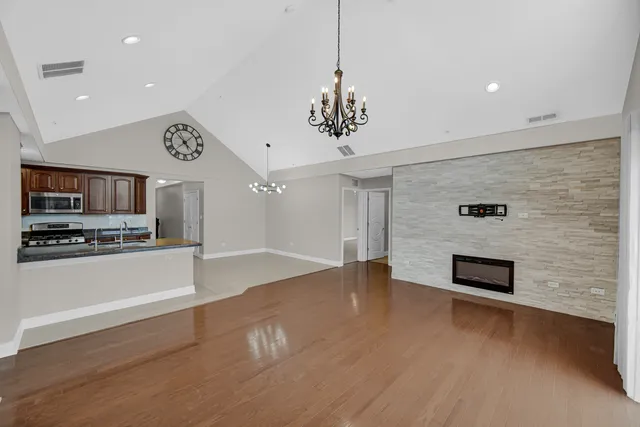 $3,300 | 9400 South 79th Avenue, Unit 3F, Hickory Hills, IL 60457