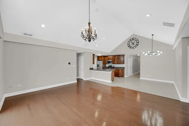 $3,300 | 9400 South 79th Avenue, Unit 3F, Hickory Hills, IL 60457