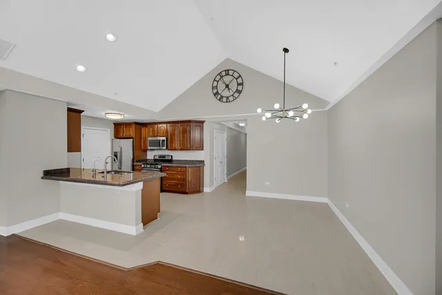 $3,300 | 9400 South 79th Avenue, Unit 3F, Hickory Hills, IL 60457