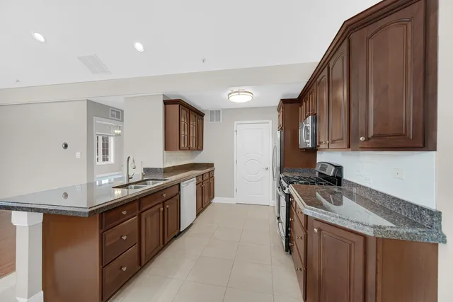 $3,300 | 9400 South 79th Avenue, Unit 3F, Hickory Hills, IL 60457