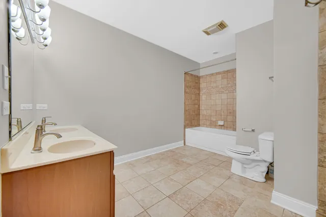 $3,300 | 9400 South 79th Avenue, Unit 3F, Hickory Hills, IL 60457