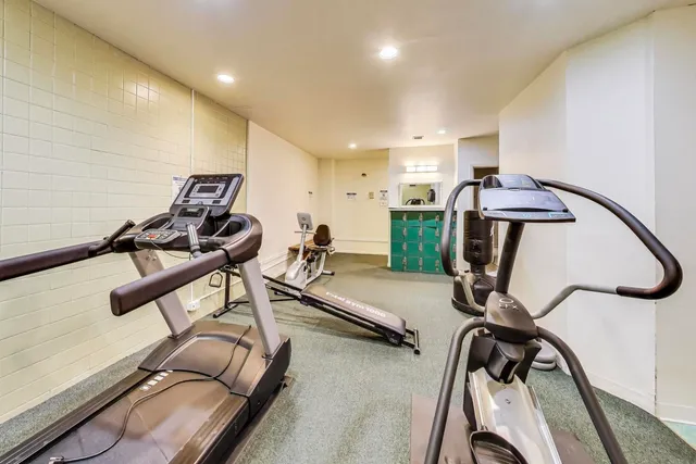 a view of a parking area