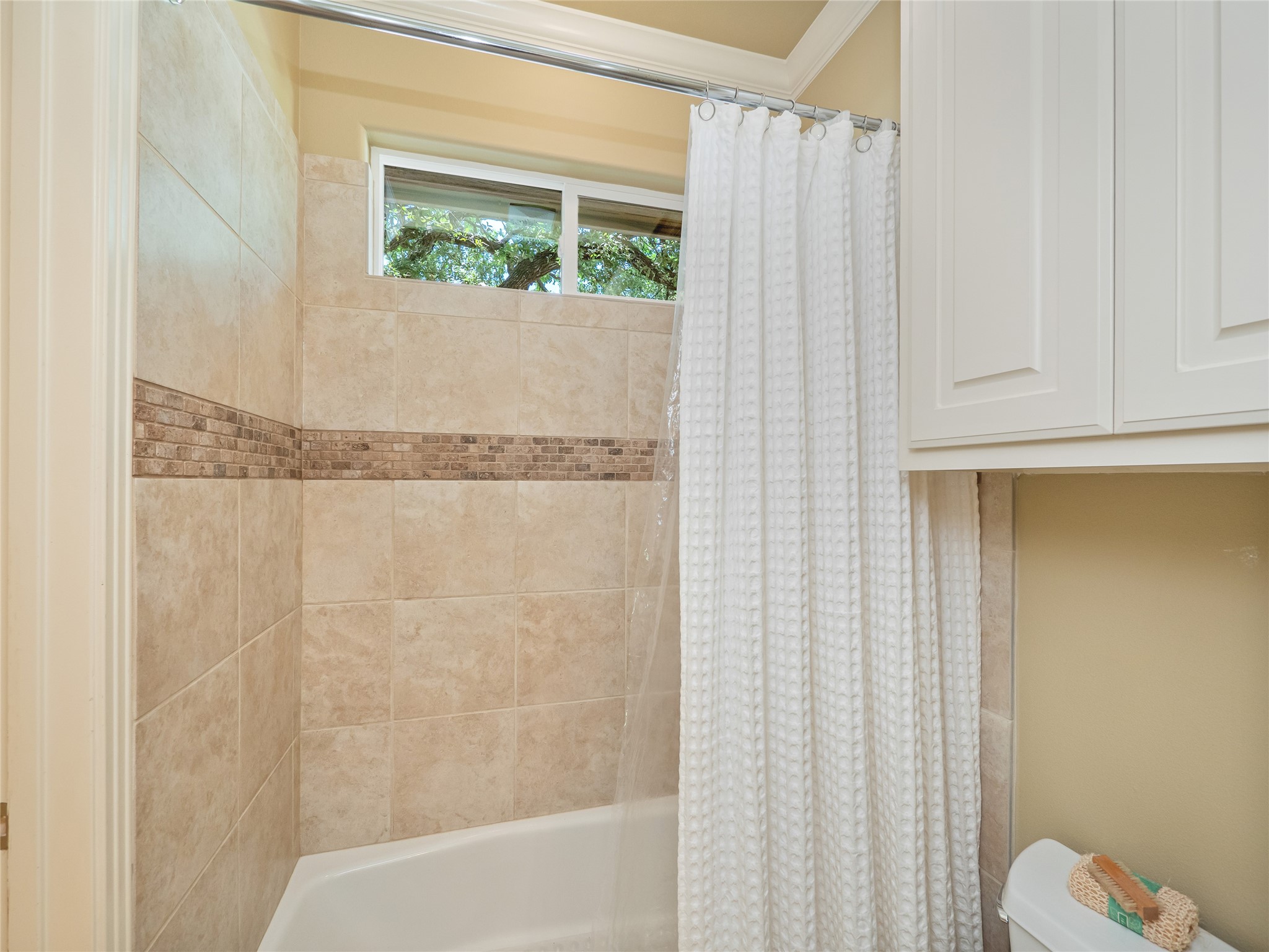 104 East Rustle Cove Georgetown, TX 78628 - Photo 24 of 40 Jack-n-Jill Bath