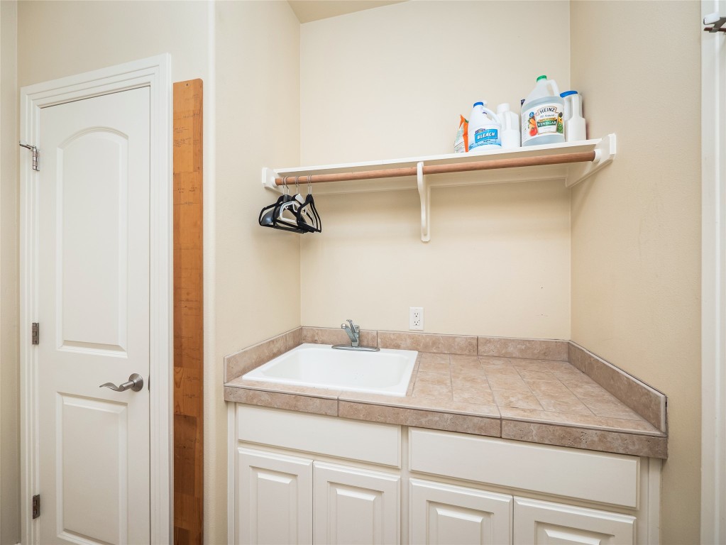 104 East Rustle Cove Georgetown, TX 78628 - Photo 28 of 40