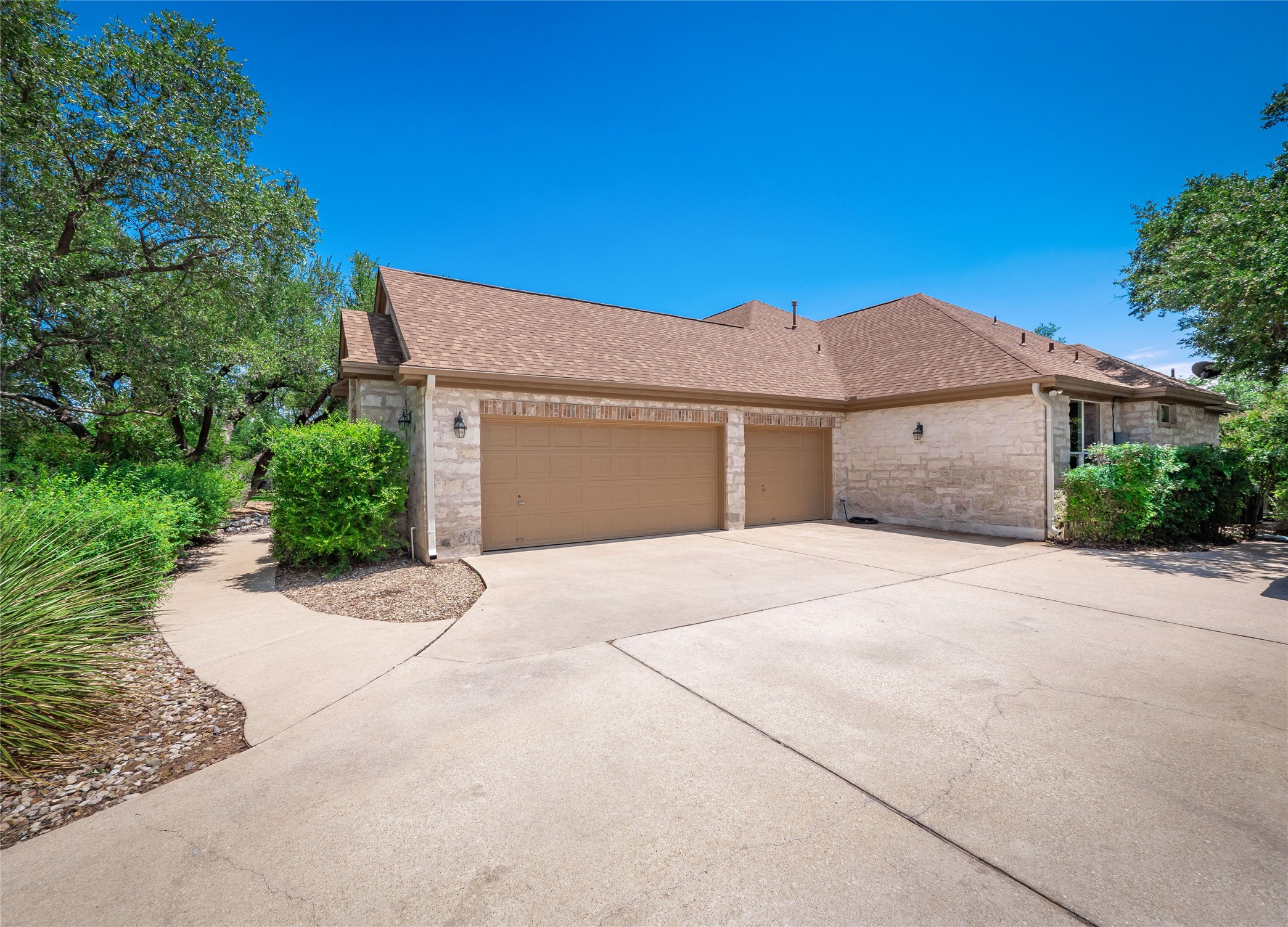 104 East Rustle Cove Georgetown, TX 78628 - Photo 36 of 40