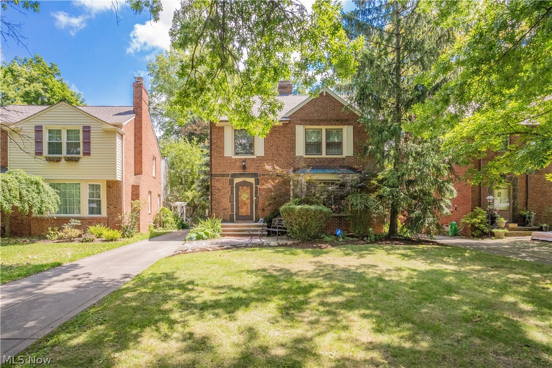 2387 Saybrook Road Cleveland, OH 44118 - Photo 2 of 33